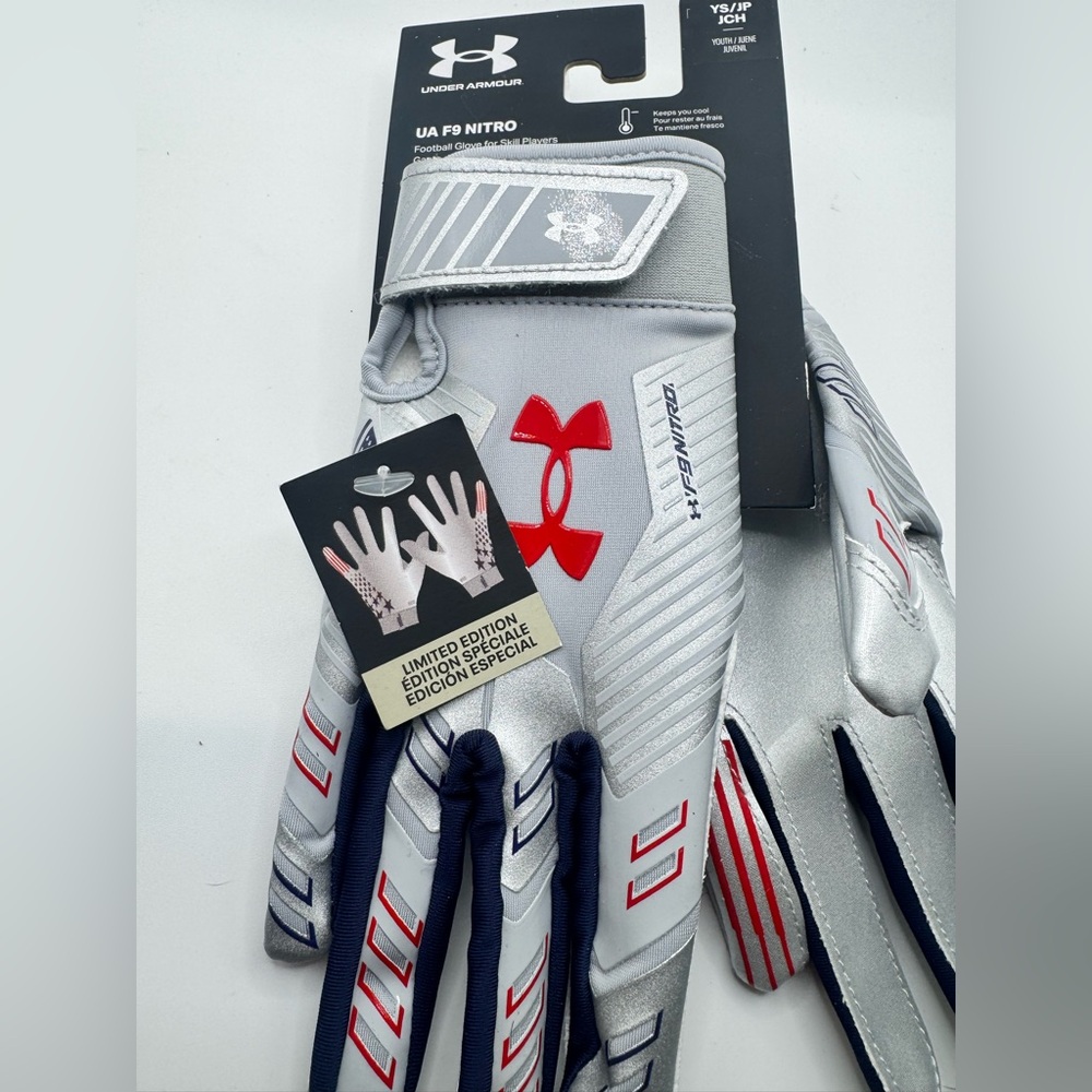 UNDER ARMOUR F9 Nitro Football Gloves Youth Small USA Silver Red Blue NWT! $40